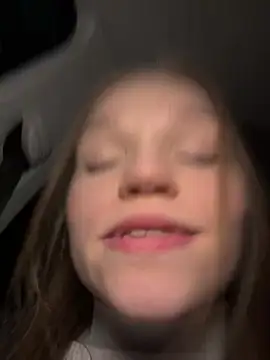 Snapshot of KitteCat chatting on 03-02-25, 09:31 KitteCat online show from 03-02-25, 09:31