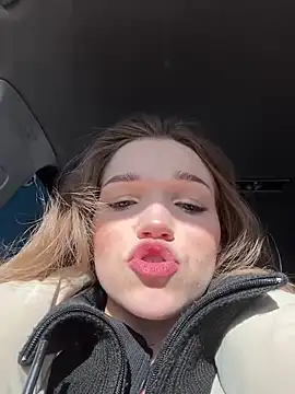 Snapshot of KitteCat chatting on 03-09-25, 11:03 KitteCat online show from 03-09-25, 11:03