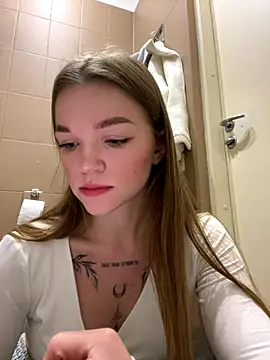 Snapshot of KitteCat chatting on 09-29-25, 07:02 KitteCat online show from 09-29-25, 07:02