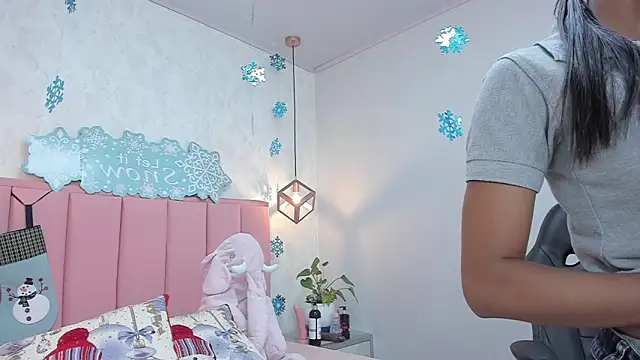 Snapshot of MAYROBERTSS chatting on 12-14-24, 12:12 MAYROBERTSS online show from 12-14-24, 12:12