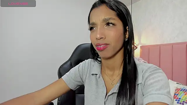 Snapshot of MAYROBERTSS chatting on 01-11-25, 12:18 MAYROBERTSS online show from 01-11-25, 12:18