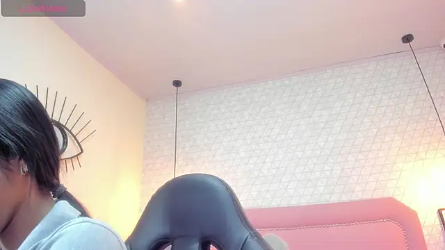 Snapshot of MAYROBERTSS chatting on 02-11-25, 12:16 MAYROBERTSS online show from 02-11-25, 12:16