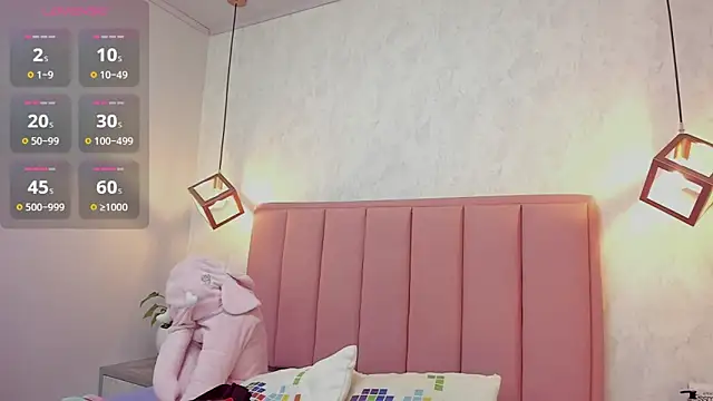 Snapshot of MAYROBERTSS chatting on 02-19-25, 12:00 MAYROBERTSS online show from 02-19-25, 12:00