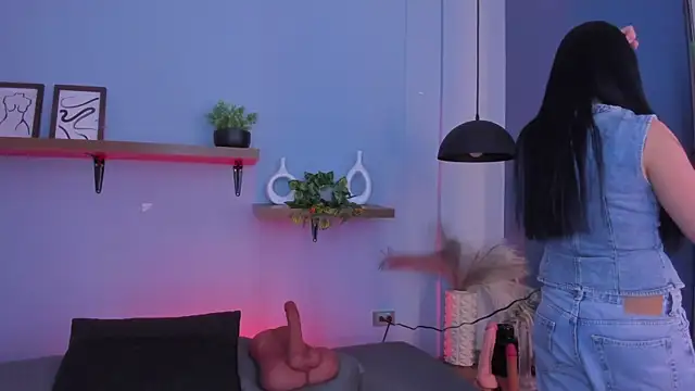 Snapshot of maddy_walker chatting on 11-08-25, 12:05 maddy walker online show from 11-08-25, 12:05