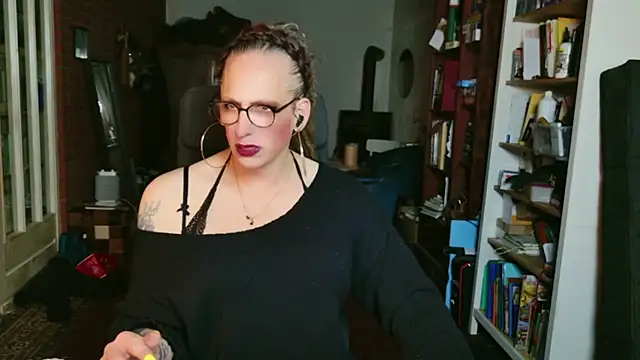 MaxiEmily online show from 10-25-25, 12:51