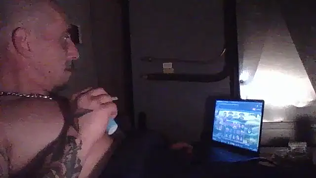 CandiedPompano online show from 10-30-25, 05:13