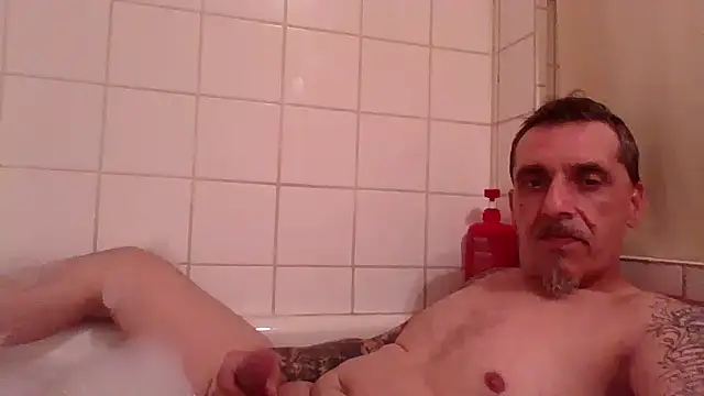 Snapshot of CandiedPompano chatting on 06-19-26, 05:01 CandiedPompano online show from 06-19-26, 05:01