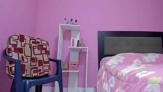 Snapshot of LolaBoobs chatting on 03-20-25, 07:25 LolaBoobs online show from 03-20-25, 07:25