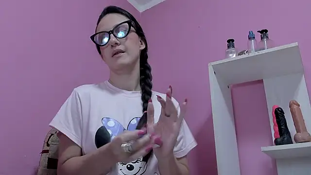 Snapshot of LolaBoobs chatting on 10-06-25, 04:43 LolaBoobs online show from 10-06-25, 04:43