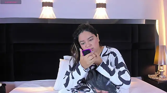 KendralHolson online show from 04-18-26, 04:16