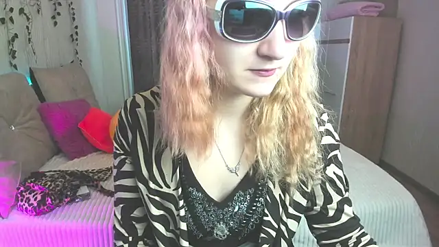 Miss Elsa  online show from 02-07-25, 03:45