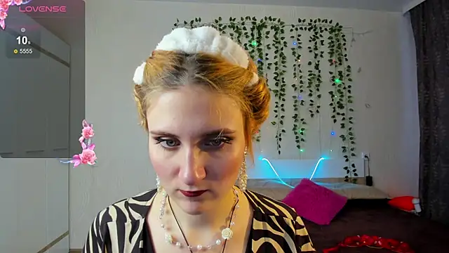 Miss Elsa  online show from 03-08-25, 01:50