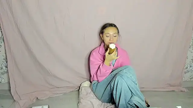 EllaSky xoxo online show from 10-18-25, 07:14