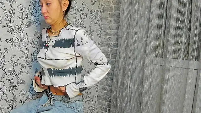 EllaSky xoxo online show from 11-04-25, 11:15