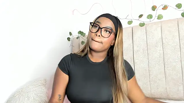 Snapshot of Kaseydelvey chatting on 02-04-26, 10:58 Kaseydelvey online show from 02-04-26, 10:58