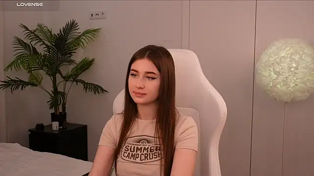 Lilly Colins online show from 01-27-25, 05:58