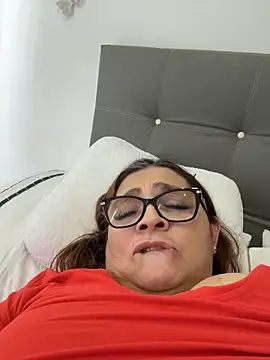 AntonellaAlondra4 online show from 05-13-26, 04:04