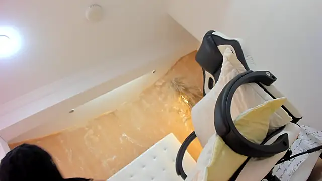 Snapshot of APRILL_FOXX chatting on 02-18-25, 03:53 APRILL FOXX online show from 02-18-25, 03:53