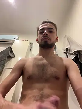 Snapshot of romain698 chatting on 02-15-26, 08:24 romain698 online show from 02-15-26, 08:24