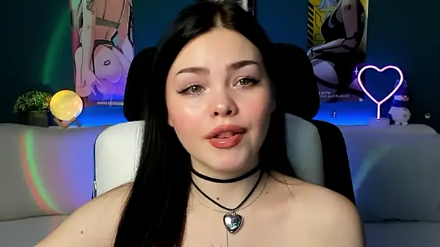 Snapshot of AkiraKatsu chatting on 12-17-24, 10:22 AkiraKatsu online show from 12-17-24, 10:22