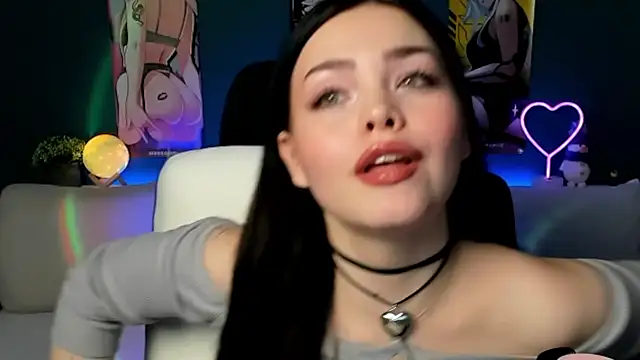 Snapshot of AkiraKatsu chatting on 12-19-24, 10:00 AkiraKatsu online show from 12-19-24, 10:00