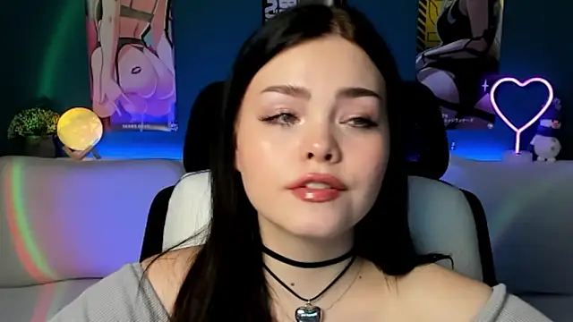 Snapshot of AkiraKatsu chatting on 12-21-24, 10:40 AkiraKatsu online show from 12-21-24, 10:40