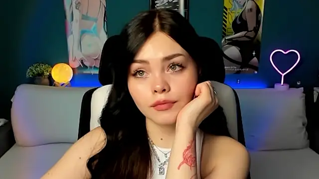 Snapshot of AkiraKatsu chatting on 01-17-25, 10:11 AkiraKatsu online show from 01-17-25, 10:11