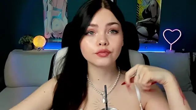 Snapshot of AkiraKatsu chatting on 01-24-25, 12:20 AkiraKatsu online show from 01-24-25, 12:20