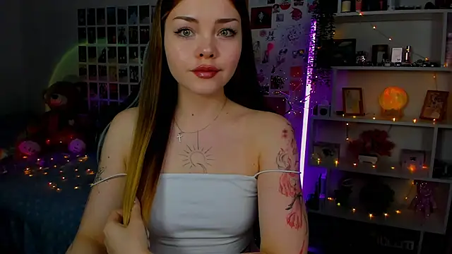 Snapshot of AkiraKatsu chatting on 10-17-25, 05:15 AkiraKatsu online show from 10-17-25, 05:15