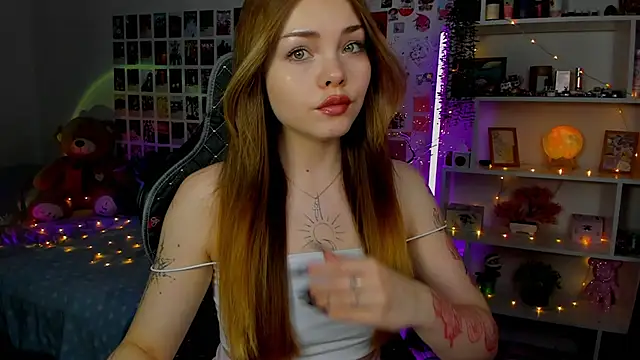 Snapshot of AkiraKatsu chatting on 10-23-25, 12:37 AkiraKatsu online show from 10-23-25, 12:37