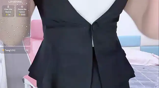 Snapshot of Qwi-V1 chatting on 12-22-24, 10:58 Qwi-V1 online show from 12-22-24, 10:58