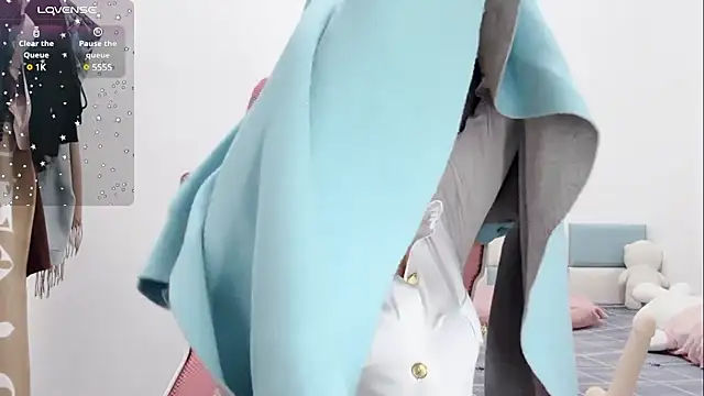 Snapshot of Qwi-V1 chatting on 02-09-25, 11:04 Qwi-V1 online show from 02-09-25, 11:04