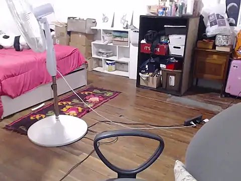 bunnylolaa4 online show from 01-28-25, 12:05