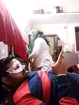 Snapshot of bobbyronak chatting on 01-01-25, 06:38 bobbyronak online show from 01-01-25, 06:38
