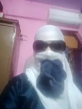 Snapshot of bobbyronak chatting on 01-28-25, 05:43 bobbyronak online show from 01-28-25, 05:43