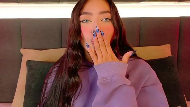 nicolle pierce online show from 11-19-25, 02:28