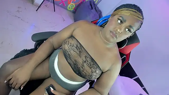 Snapshot of GEANNAROSE chatting on 03-12-25, 09:55 GEANNAROSE online show from 03-12-25, 09:55