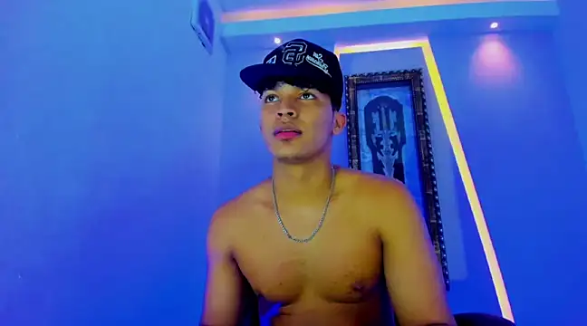 Snapshot of jamescurli_ chatting on 12-21-24, 11:22 jamescurli online show from 12-21-24, 11:22