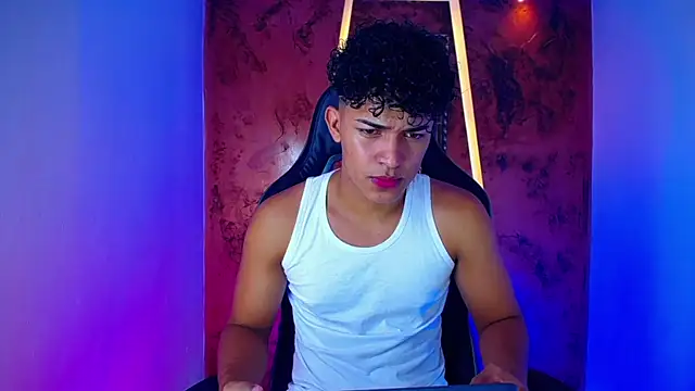 Snapshot of jamescurli_ chatting on 02-21-25, 03:56 jamescurli online show from 02-21-25, 03:56