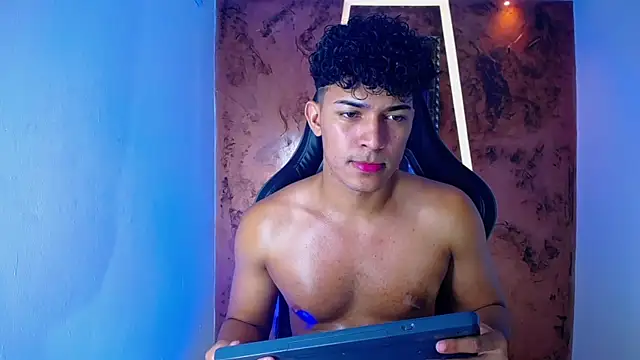 Snapshot of jamescurli_ chatting on 02-24-25, 07:44 jamescurli online show from 02-24-25, 07:44