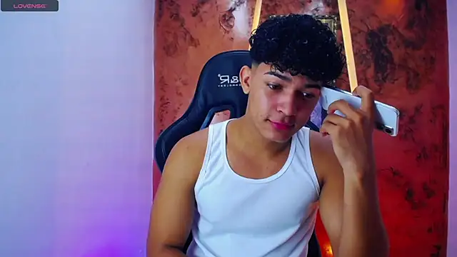 Snapshot of jamescurli_ chatting on 03-13-25, 05:43 jamescurli online show from 03-13-25, 05:43