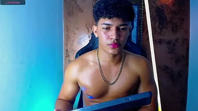 Snapshot of jamescurli_ chatting on 03-22-25, 07:47 jamescurli online show from 03-22-25, 07:47