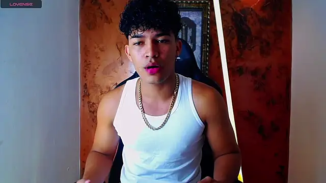 Snapshot of jamescurli_ chatting on 03-23-25, 05:10 jamescurli online show from 03-23-25, 05:10