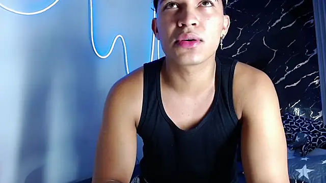 Snapshot of jamescurli_ chatting on 10-03-25, 04:59 jamescurli online show from 10-03-25, 04:59