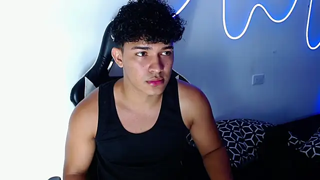 Snapshot of jamescurli_ chatting on 10-19-25, 05:46 jamescurli online show from 10-19-25, 05:46
