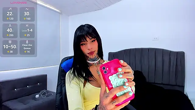 Snapshot of anne_parker chatting on 02-13-25, 01:15 anne parker online show from 02-13-25, 01:15