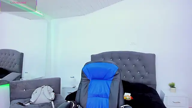 Snapshot of anne_parker chatting on 03-22-25, 02:14 anne parker online show from 03-22-25, 02:14