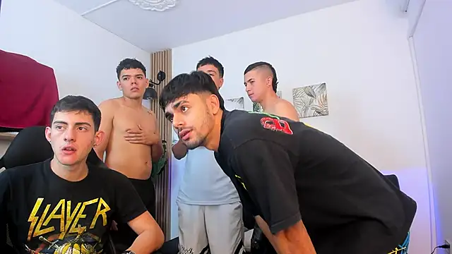 Snapshot of Sexy_BoysW chatting on 03-21-25, 08:29 Sexy BoysW online show from 03-21-25, 08:29