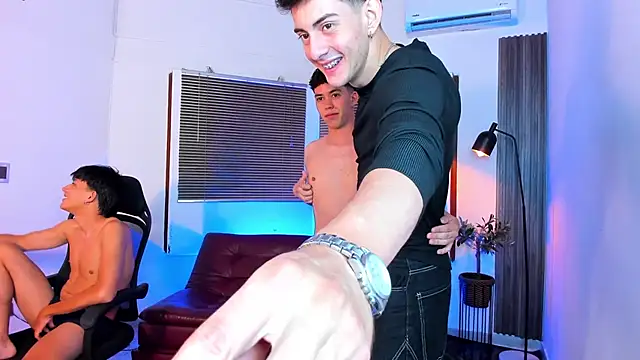 Sexy BoysW online show from 06-04-26, 02:17