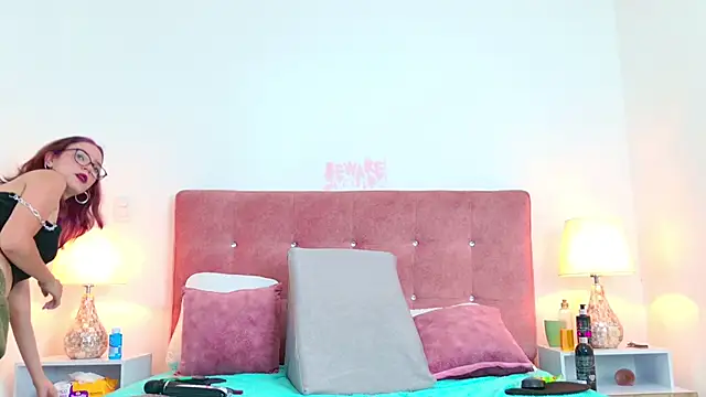 Snapshot of LiliFox18 chatting on 12-28-24, 05:57 LiliFox18 online show from 12-28-24, 05:57